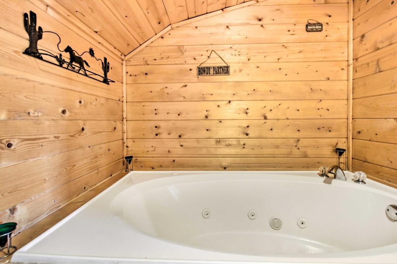 Cabin With Hot Tub And Deck About 12 Mi To Pigeon Forge! Sevierville Zewnętrze zdjęcie