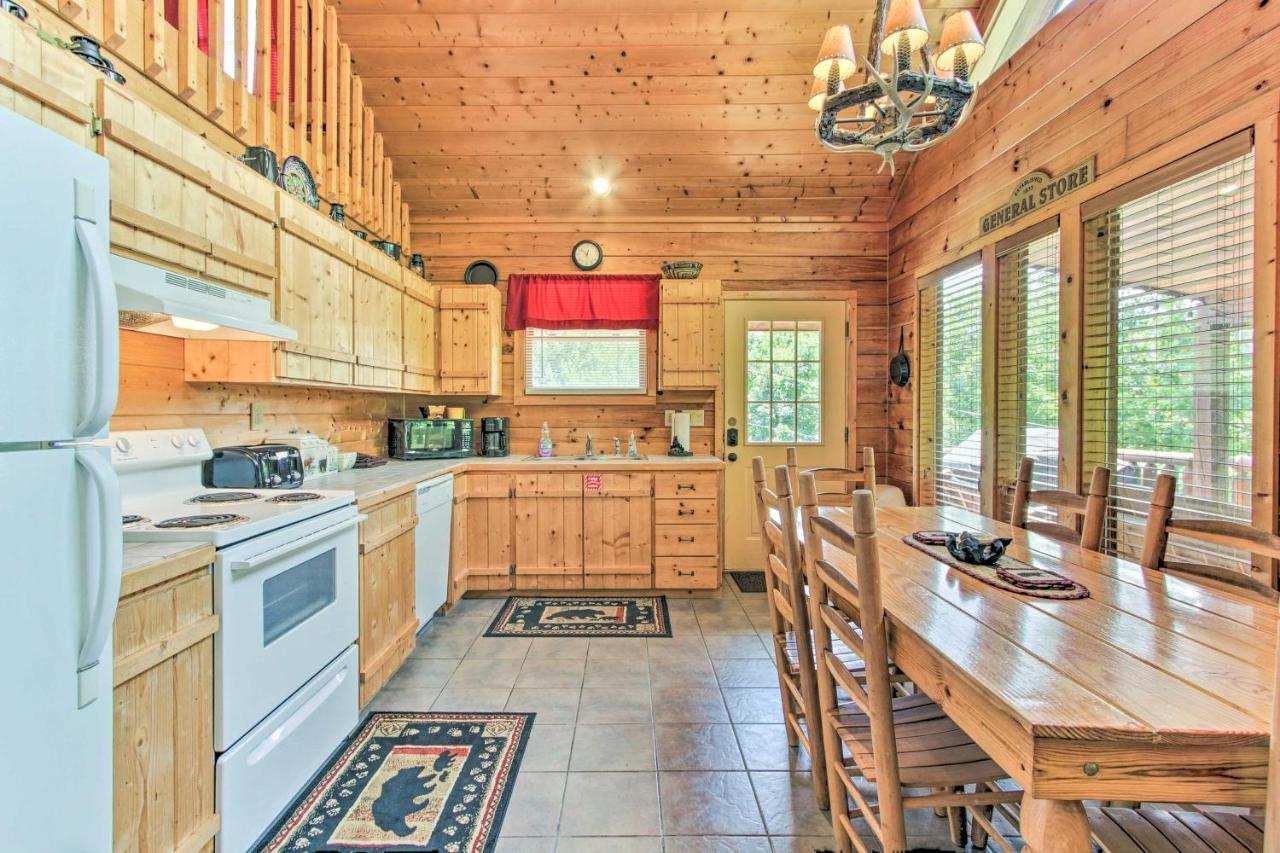 Cabin With Hot Tub And Deck About 12 Mi To Pigeon Forge! Sevierville Zewnętrze zdjęcie