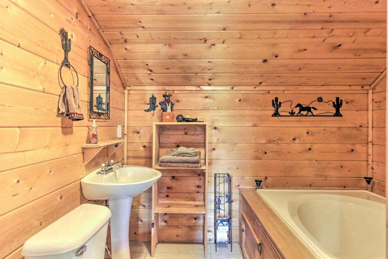 Cabin With Hot Tub And Deck About 12 Mi To Pigeon Forge! Sevierville Zewnętrze zdjęcie